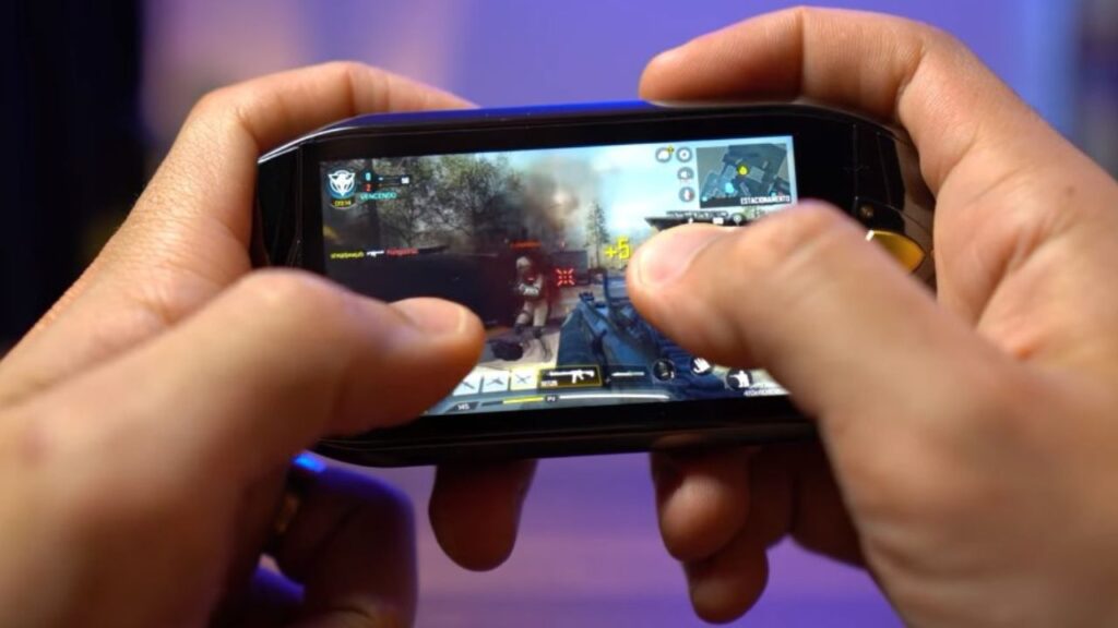Oukitel K16 rodando "Call of Duty" durante teste em jogos